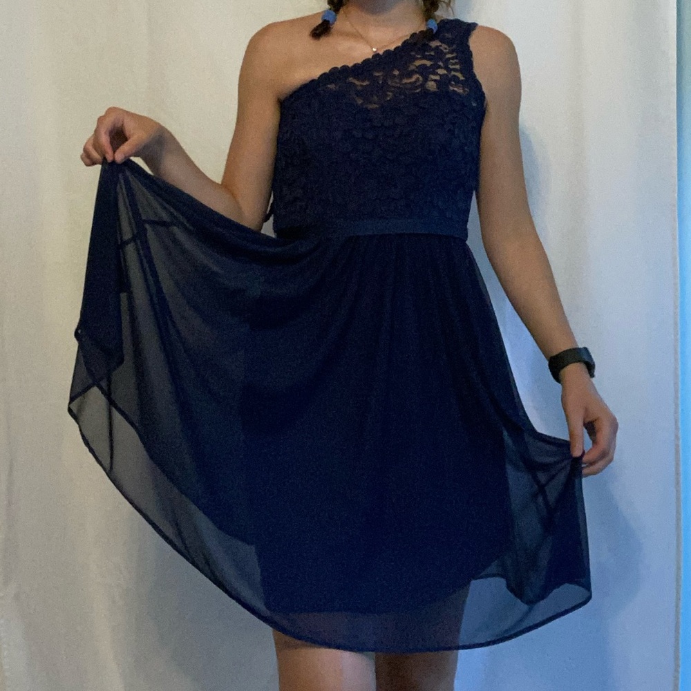 One shoulder lace dress 💙